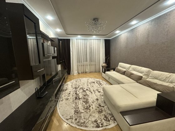 Здається в оренду 3 х кімнатна квартира вул.Руська Чернівці