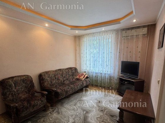 2-к Центр, стоянка во дворе Полтава