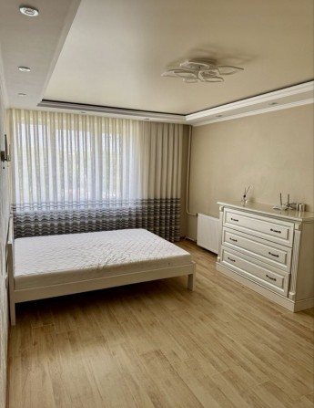 Здам 1 кімнатну з РЕМОНТОМ, ПАРКОВИЙ ПРОЇЗД (КОМАРОВА), меблі, техніка - фото 1