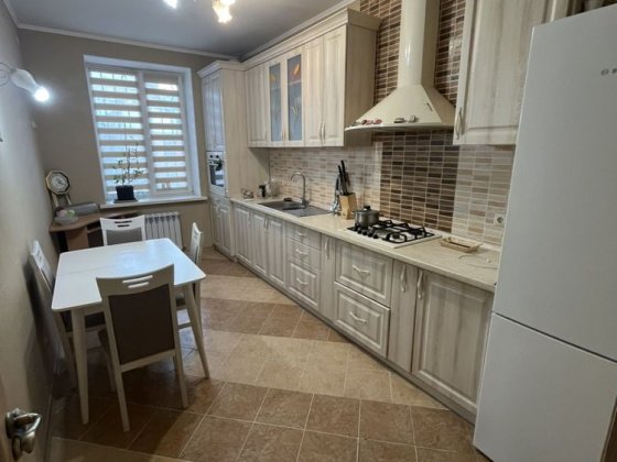 Центр 2 кімнатна в новому будинку, світло є завжди Полтава