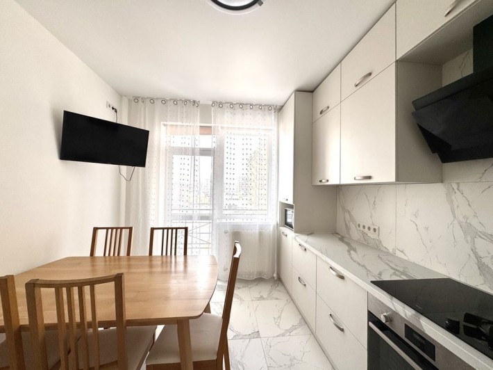 СВІТЛО НЕ ВИМИКАЮТЬ!! Здається 2-кімнатна квартира, 65 м², Радищева, 7 - фото 1