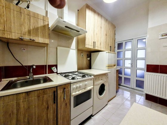 Здається 1 кімнатна квартира в самому ЦЕНТРІ міста площа ЦЕНТРАЛЬНА Черновцы