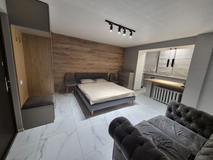 Здається в оренду 1 кімнатна квартира студія на 1-2 місяці - фото 1