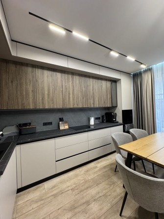 Оренда 3-кім новобудови з євроремонтом! - фото 1