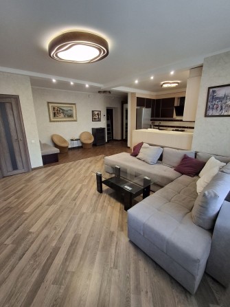 2 эт!80м2  Проспект Победы Сдам красивую квартиру - фото 1