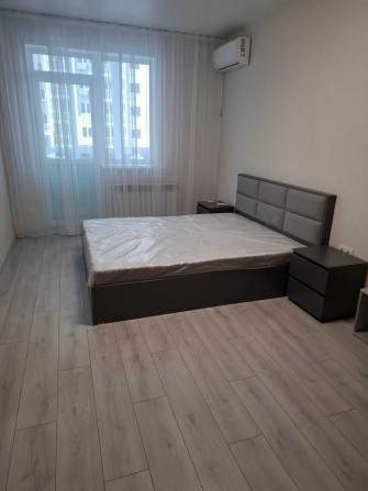 Сдам 1 ком. в Новострое, на Браилках сдаётся первый раз. - фото 1