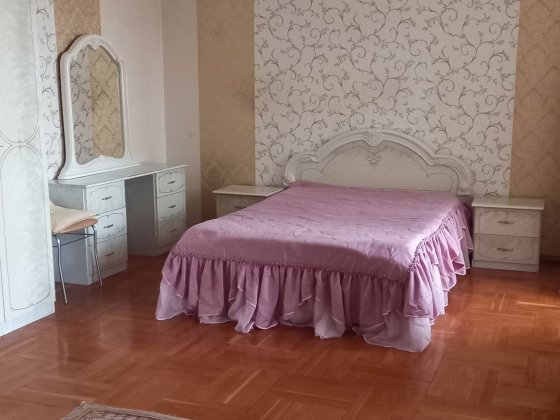 Оренда великої 1 кім квартири  5/9  в ценрі Чернігів