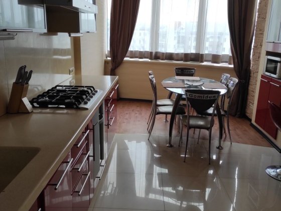 Центр, вул. Соборності, 50, 3-и кімн. квартира. Полтава