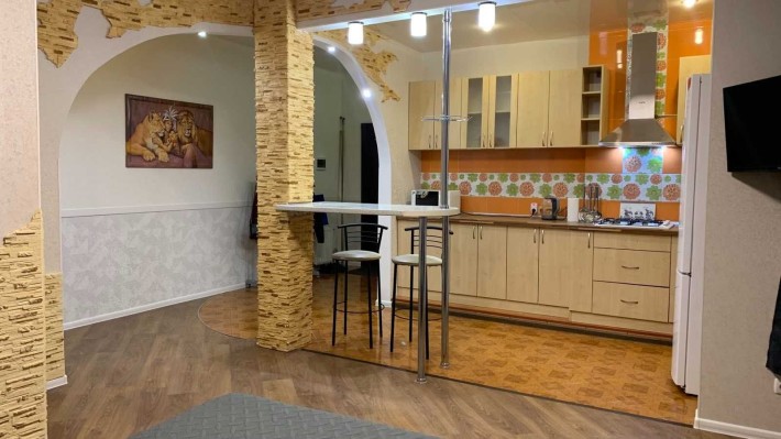 Здам 1 кімнатну квартиру в самому центрі міста - фото 1