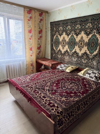 Чистенька 2 кмн квартира Юзр,вул 30 років Перемоги - фото 1