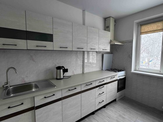 Здається 2 кімнатна квартира по вул. Південно-Кільцевій Черновцы