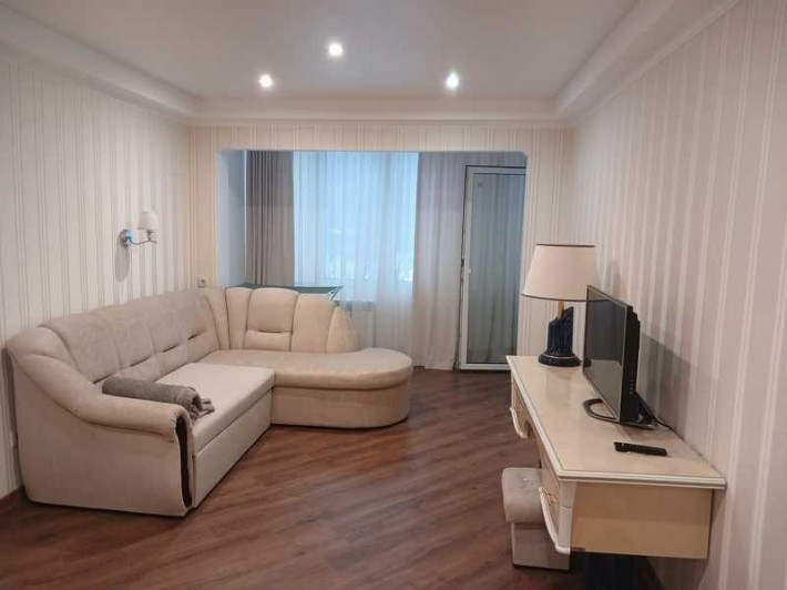 2-кімнатна біля м.Святошин після ремонту - фото 1