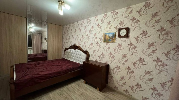 Алмазний біля зупинки - фото 1