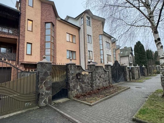 Здається 4 кімнатний пентхаус Черновцы