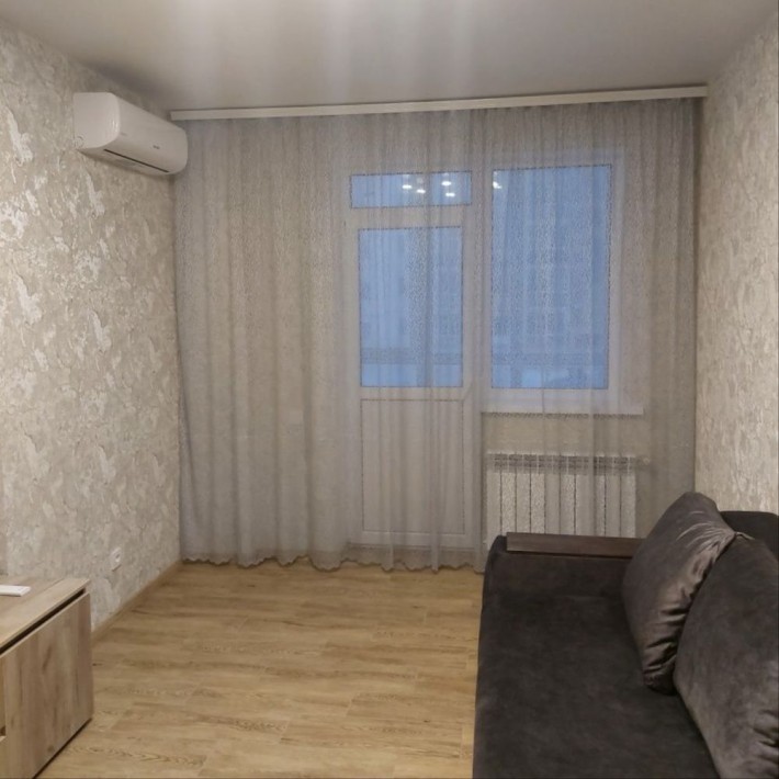 ЖК Пелюстковий  Браїлки все нове парковка у дворі - фото 1