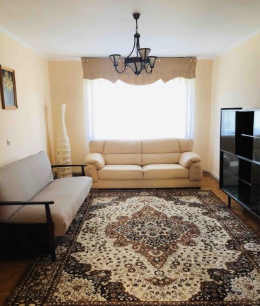 Здається в оренду трикімнатна квартира поруч із центром міста - фото 1