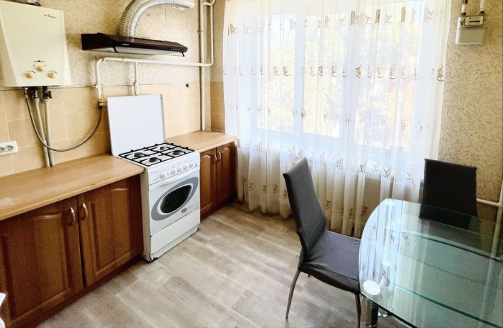 Простора двокімнатна квартира в центральній частині міста. - фото 1