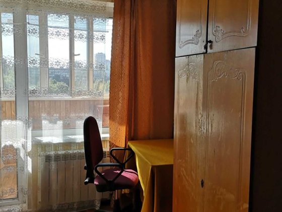 Жмеринская, 2-к раздельная хорошая квартира, метро Святошино Киев