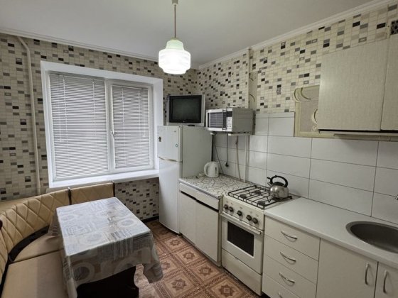 Оренда 2 кімн. квартири , меблі , техніка! Пр-т Левка Лукʼяненка! Чернигов