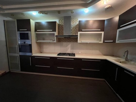 Здам простору 2-кімн квартиру у Центрі в сучасному будинку Чернігів