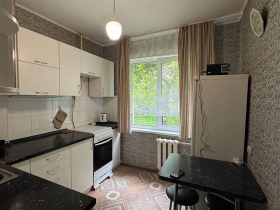 Цум оренда 2 х кімнатна квартира  Світло є Чернігів