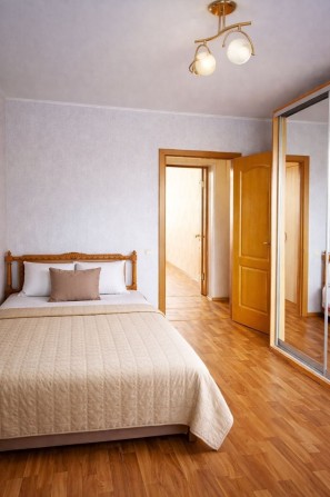 Оренда затишної 2к квартири  Софії Ковалевської, Галини Мазепи - фото 1