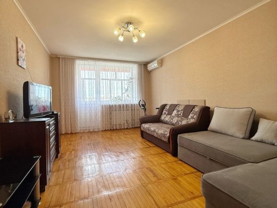 Оренда квартири Новокримська 3 / Поля вверх / Незалежності