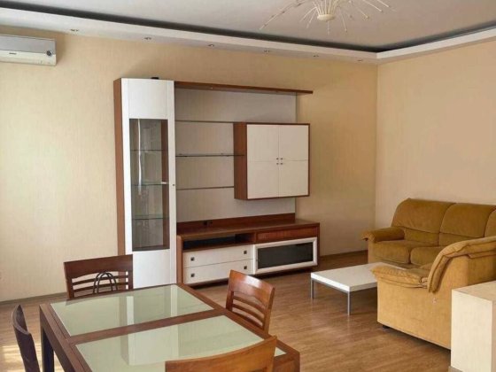 Оренда 3-к квартири по вул. Мечнікова 11.  метро Кловська Киев