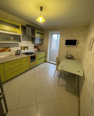 Здам трикімнатну квартиру на Пісках, перший південний - фото 1