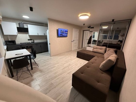 Затишна квартира  з новим ремонтом, меблі та техніка. Центр