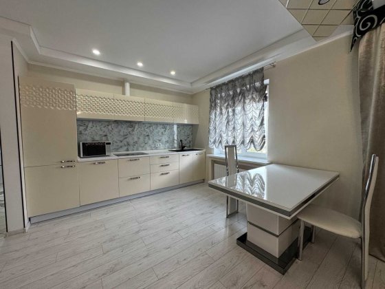 Сдаётся просторная 2х комн.квартира на Песках, ул.Автозаводская. Запорожье