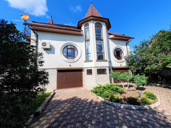 Здається 5-ти кімнатний БУДИНОК з ремонтом, котел на дровах/генератор. Черновцы