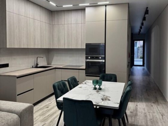 Великий двоповерховий будинок в Ужгороді Ужгород