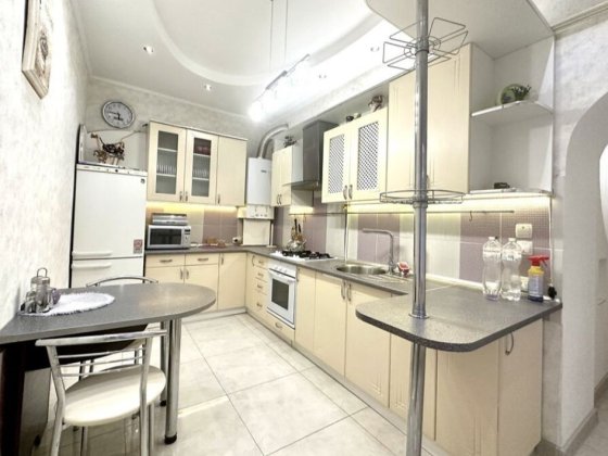 Здається чудова 4 кімнатна квартира в центрі міста. Винница