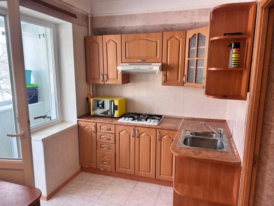 Однокімнатна,затишна,метро пішки.Вільна Киев