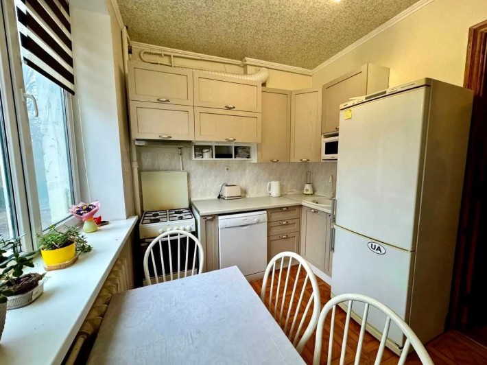 Пропонується простора та світла 2-кім.кв. у зеленому районі Печерська - фото 1