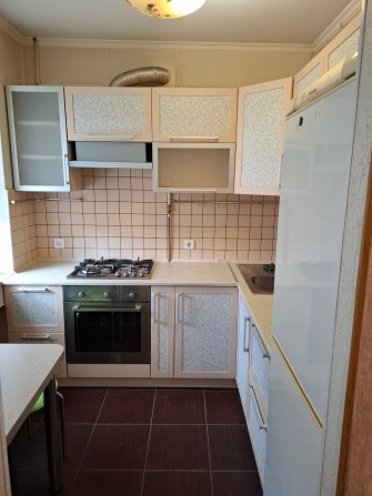 Оренда 1 кімнатна квартира вул. Пулюя 29. Євроремонт, вмонтована кухня - фото 1