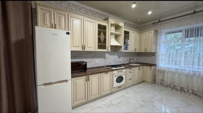 Оренда частини будинку з власним двором - фото 1