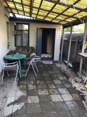 Сдам часть дома с заездом и парковкой - фото 1