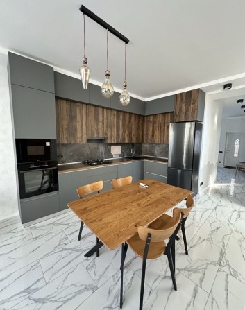 Стильный дом будинок тихая улица - фото 1