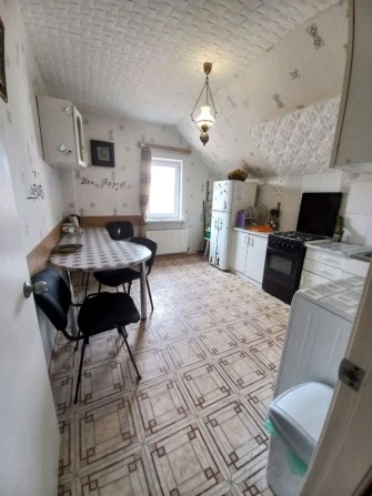 Сдам 3 комнаты 2й этаж в частном доме возле моря Длительно - фото 1