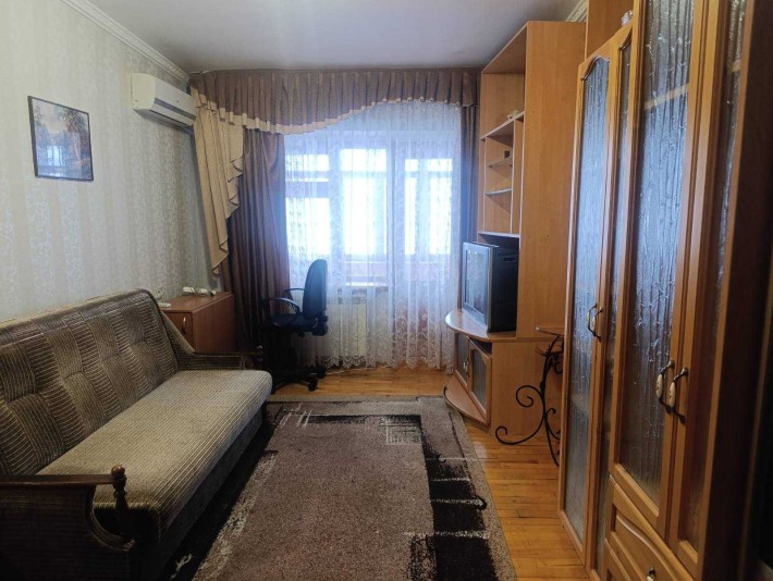 відмінна тепла 1-но кімнатна квартира біля метро Дарниця - фото 1