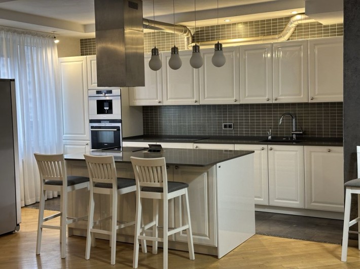 Простора 3 к квартира біля м. Позняки - фото 1