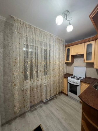 Оренда однокімнатної квартири в центрі міста на середньому поверсі - фото 1