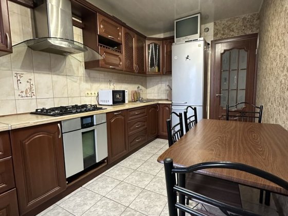 Здам 3-ну кв на лівому березі Днепр