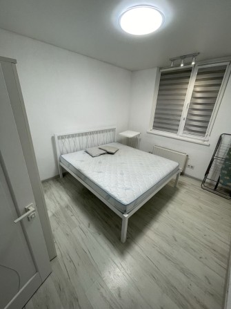 Жк Район.Без комісії,оренда 1 кімнатної квартири з кухнею вітальнею! - фото 1