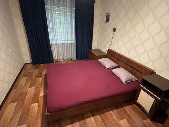 СРОЧНО ,2-ком.кв ул.  Пражская  8.  Дарницкая  площадь 5 минут Киев