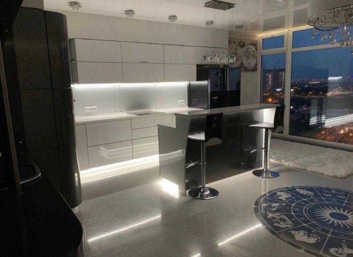 Без комісії. Дизайнерський ремонт, квартира-студіо поруч з метро - фото 1