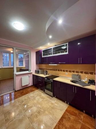 Оренда 2 кімнатної квартири на Стрілецькій ( р-н Набережного Кварталу) - фото 1