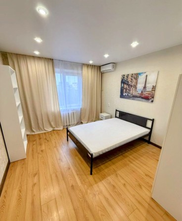 Сдам 2х комн, на ж/м ПОБЕДА-6,  НОВЫЙ  РЕМОНТ - фото 1